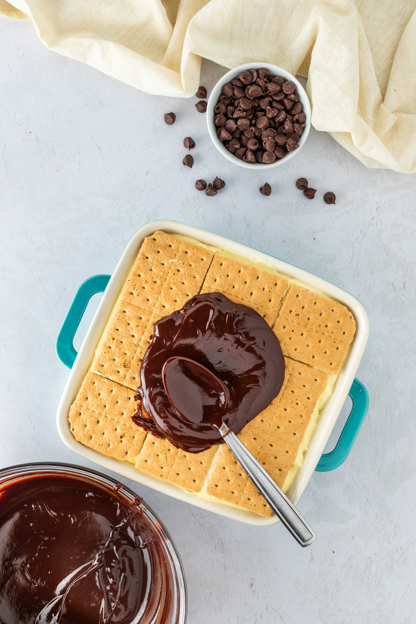 No-Bake Chocolate Éclair Cake