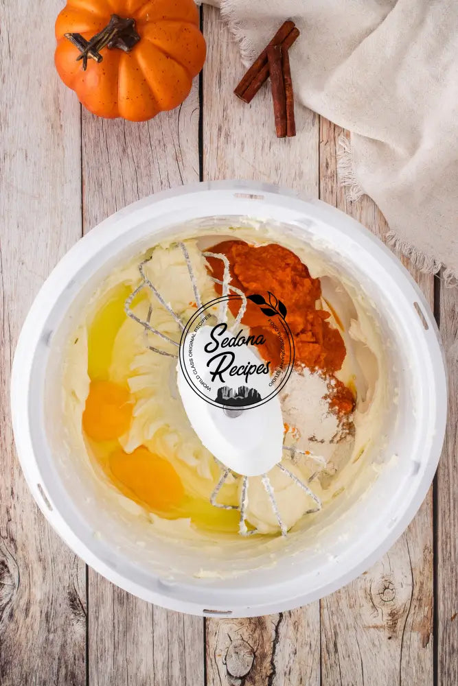 Streusel-Topped Mini Pumpkin Cheesecakes